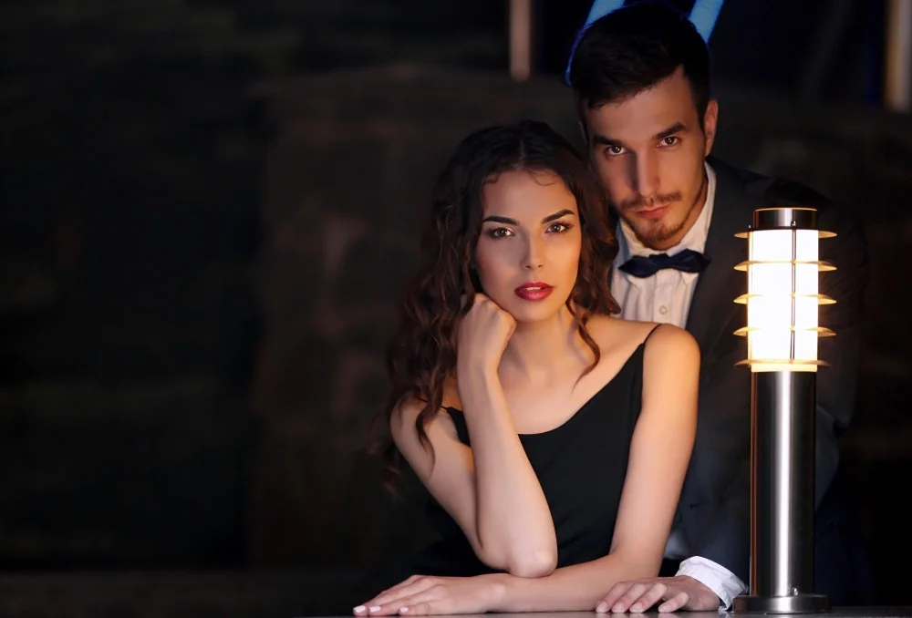 Adult couple featured in an online dating safety guide